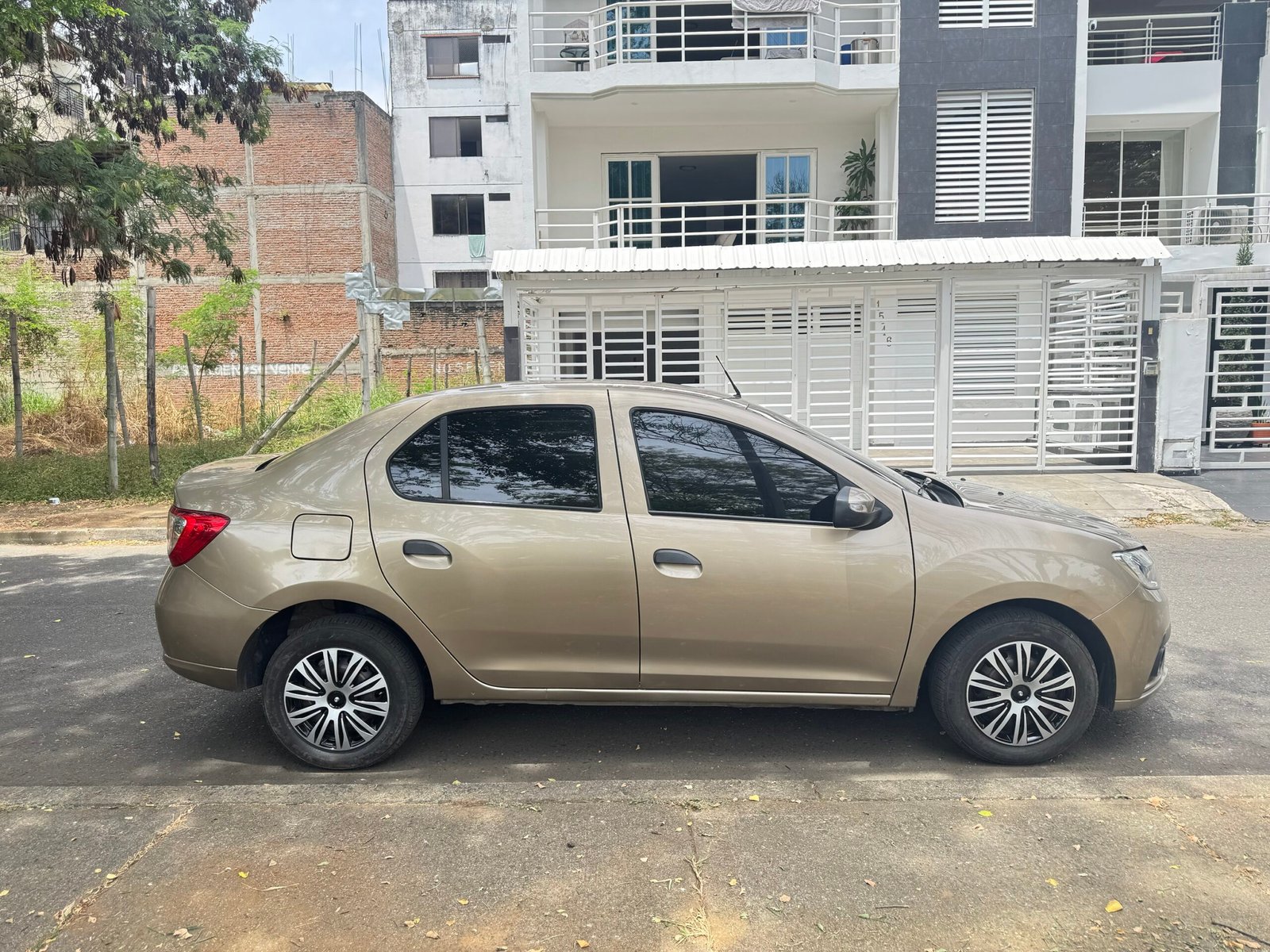 RENAULT LOGAN 2021 - Image 4